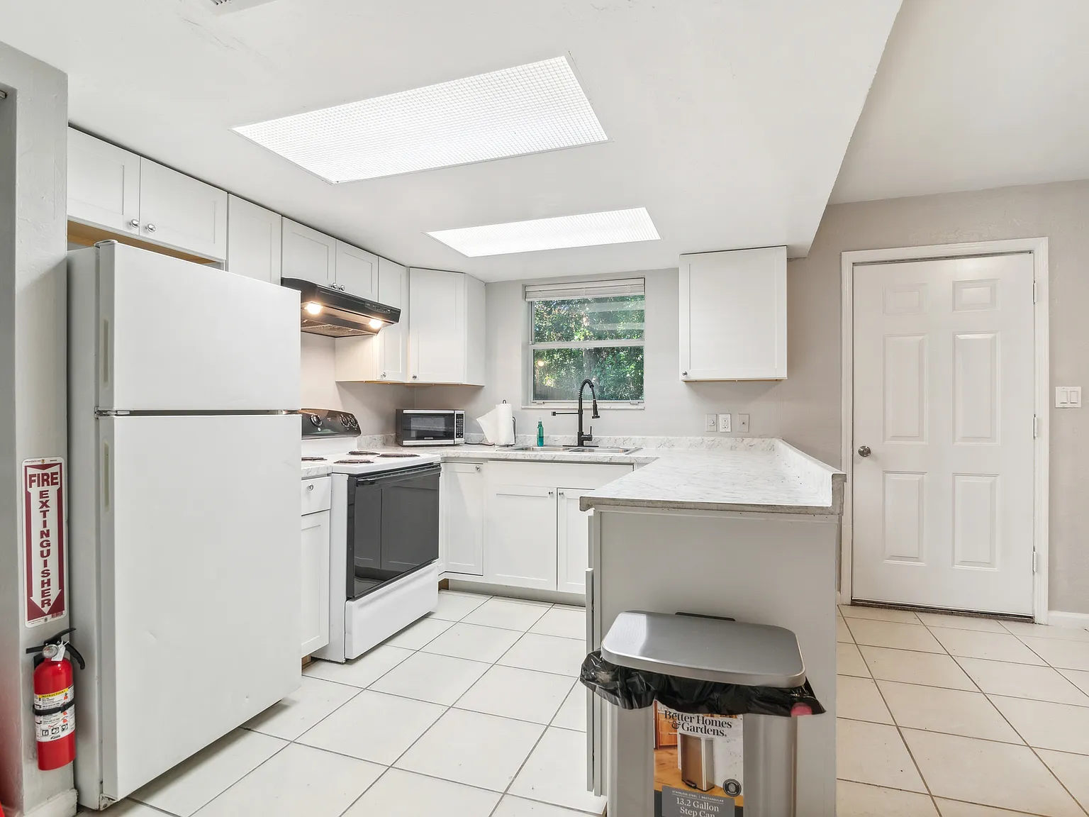5 bed, 2.5 bath, 1280 sqft, $700 — Photo 2