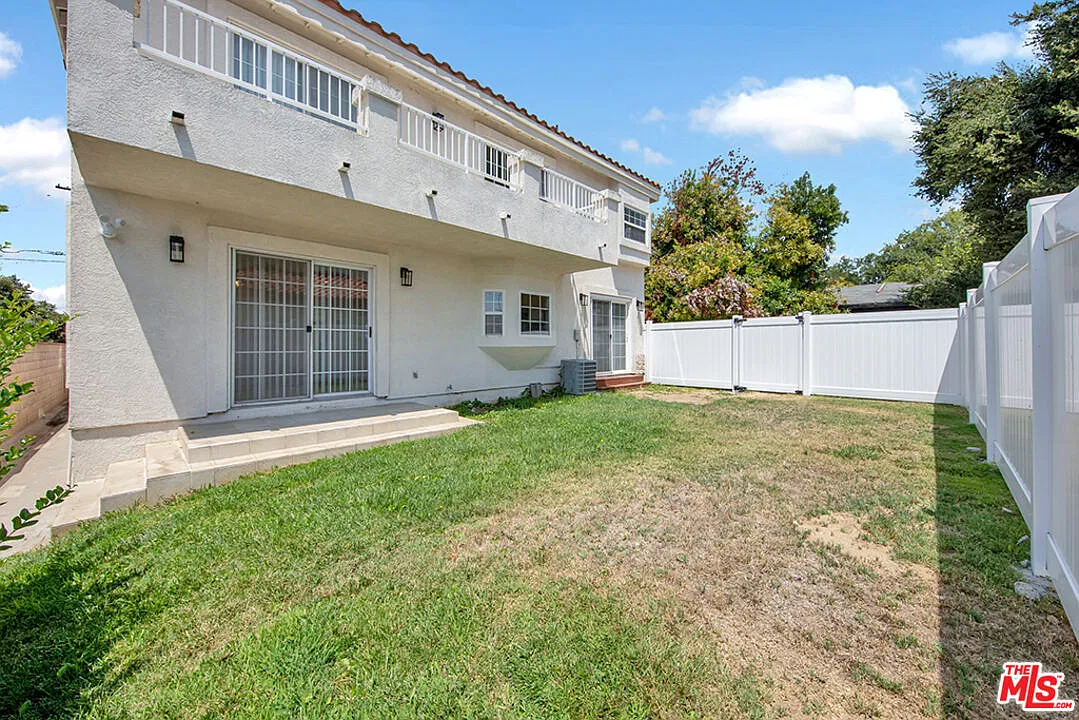 5 bed, 4.0 bath, 3162 sqft, $6,000 — Photo 2