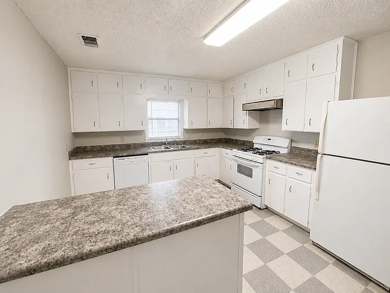 5400 Harmon Ave — Photo 12