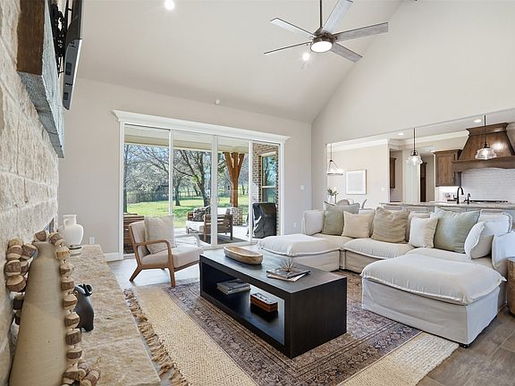 5th image of 1001 Bear Creek Ranch Rd