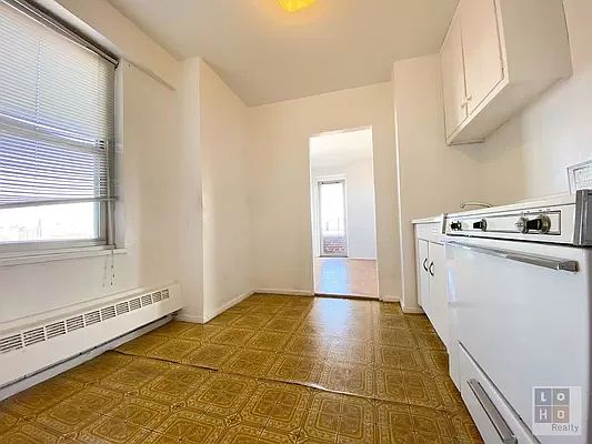 5th image of 568 Grand St APT J1905