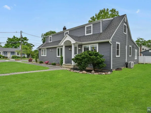 391 Ridgewood Rd, Westwood, NJ 07675