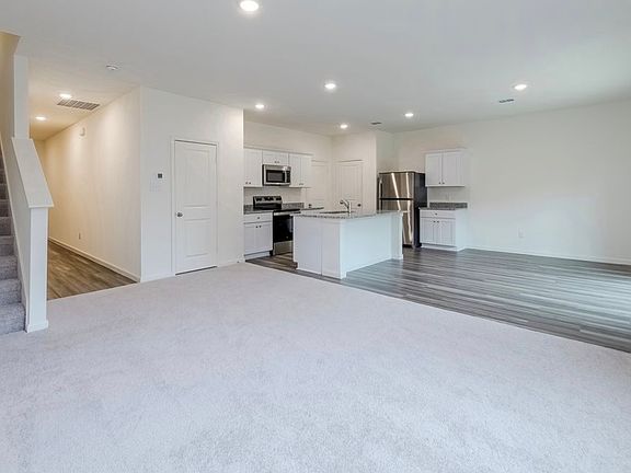 5th image of 2022 Harebell Dr