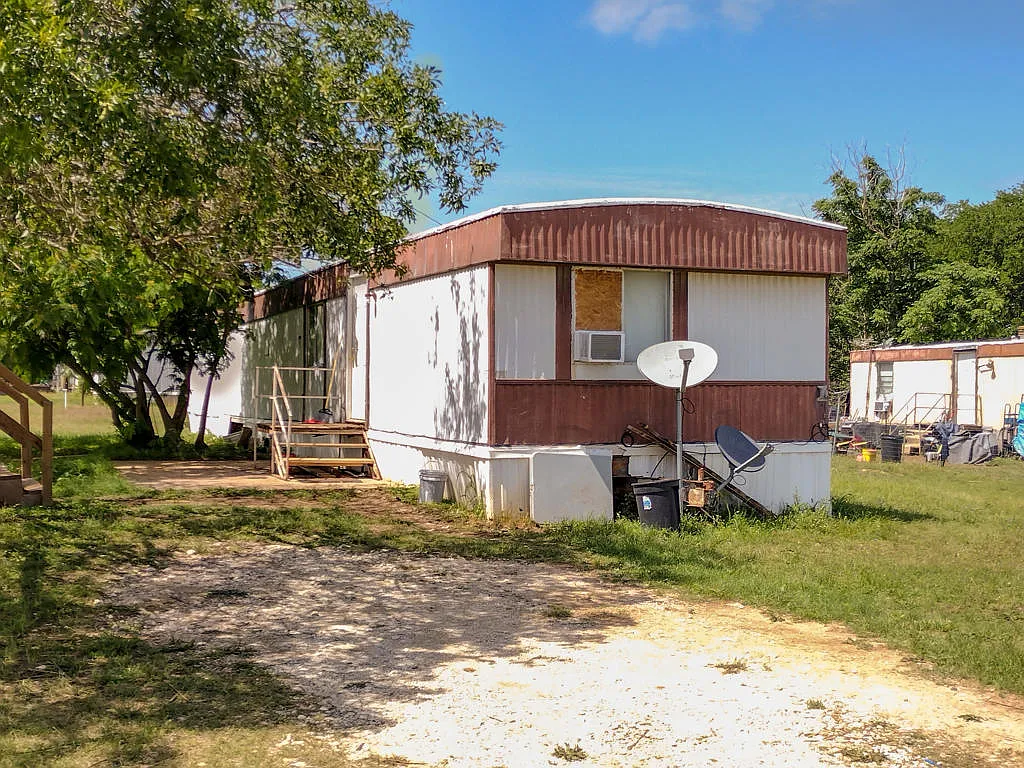 2 bed, 1.5 bath, 952 sqft, $795 — Photo 1