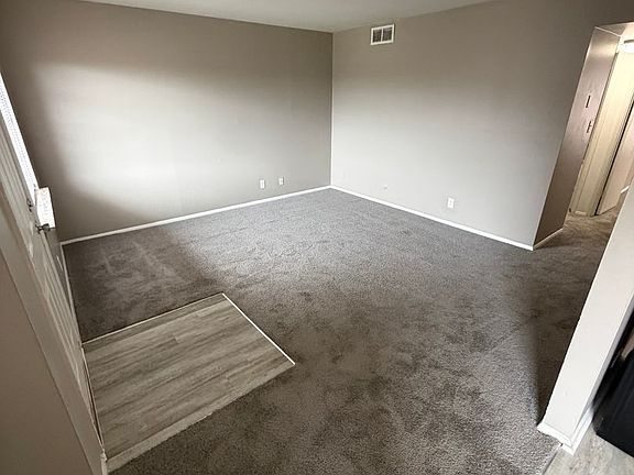 3rd image of 700 Chateau Dr #632