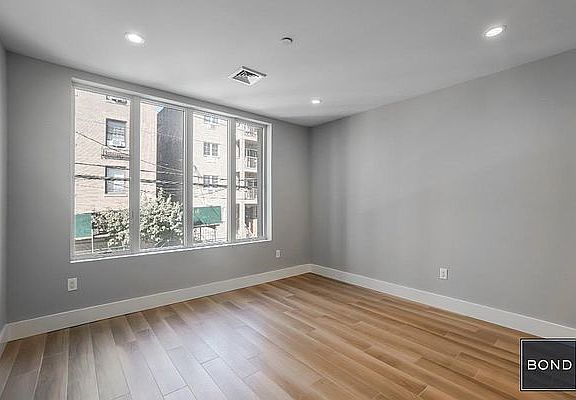 5th image of 2669 30th St #2A