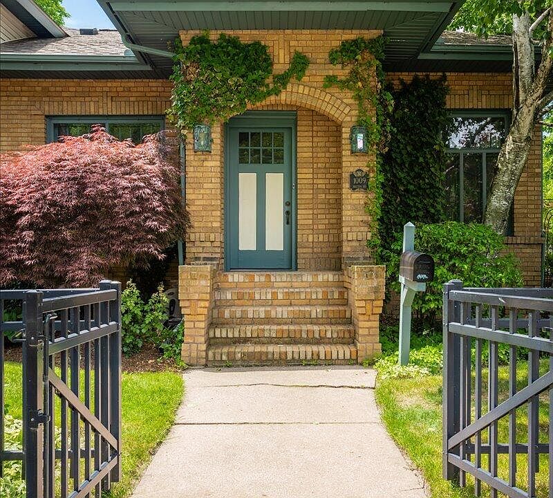 1st image of 1009 Breton Rd SE