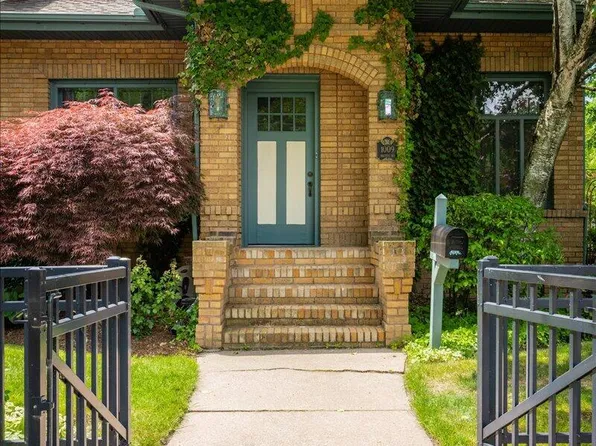 1009 Breton Rd SE, East Grand Rapids, MI 49506
