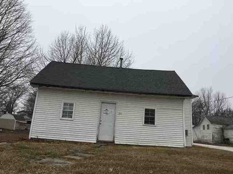 1st image of 214 N Adams St