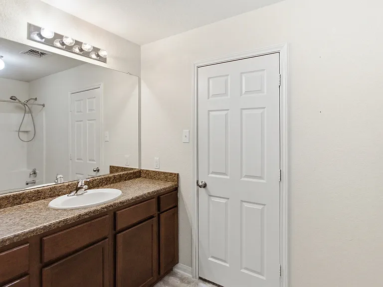 6230 Lake Victoria St — Photo 18