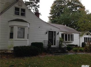 78 Maplewood Rd, Huntington Station, NY 11746