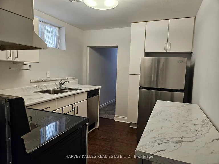 85 Lanark Ave #LOWER — Photo 2