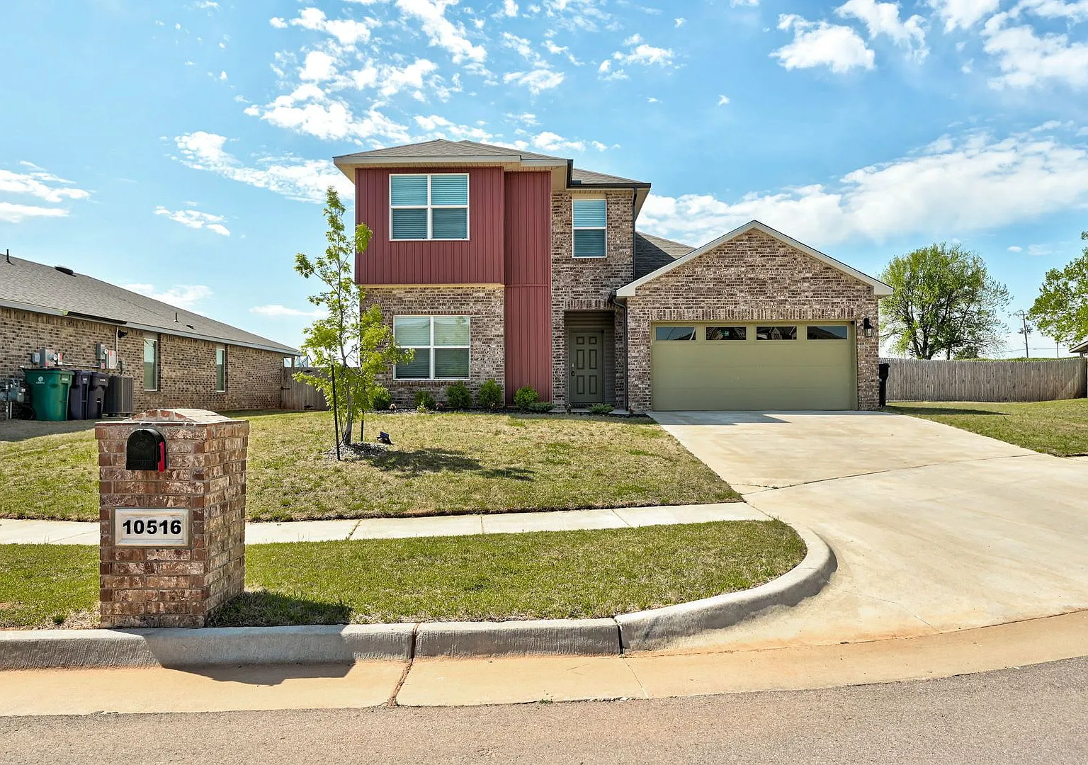 Massive 4BD/2BTH and 2 Car garage Home! Right off of 23 and Sara Road Minutes from JKP Turnpike — Photo 1