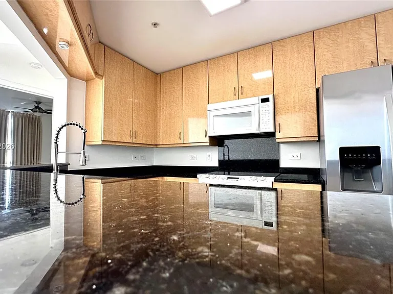 801 Brickell Key Blvd #L01 — Photo 10