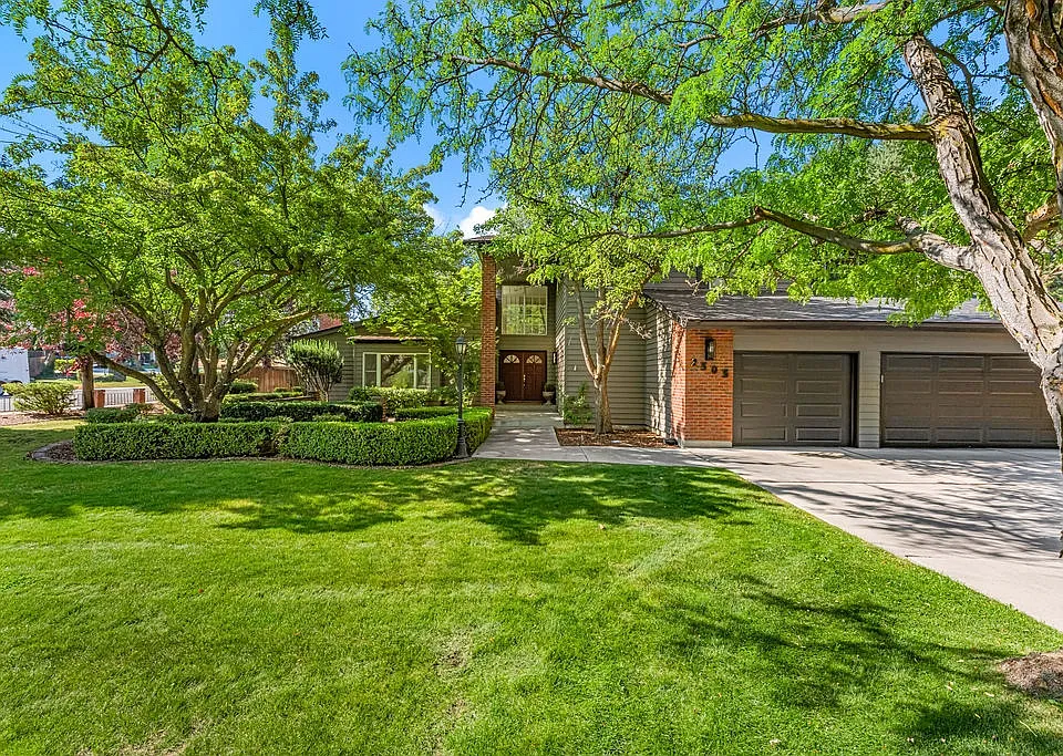 2303 E Table Rock Rd