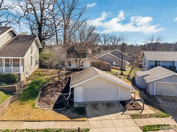 11276 Pineside Dr, Saint Louis, MO 63146