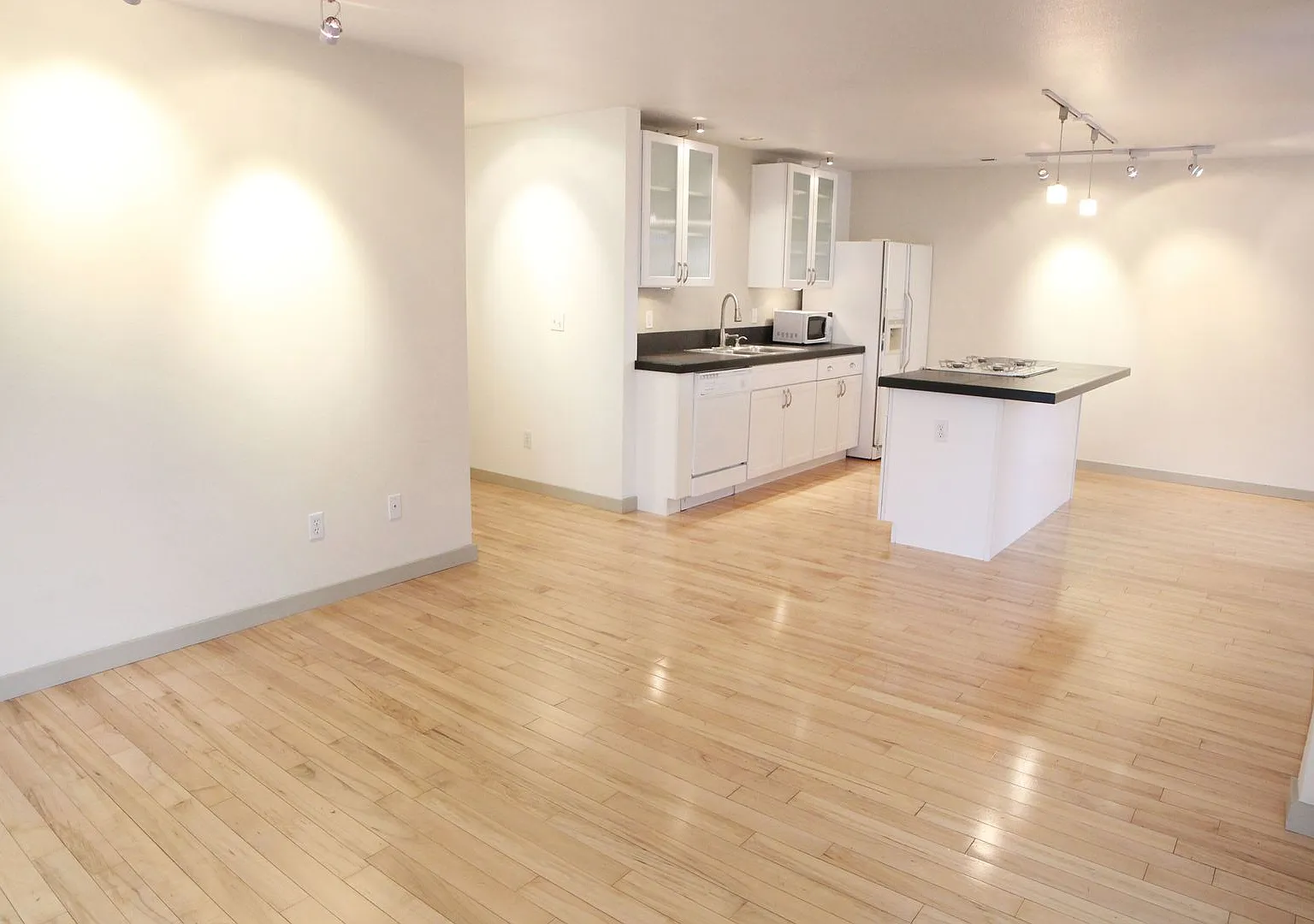 419 W Mountain Ave — Photo 4