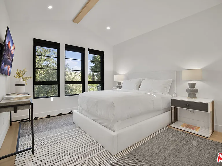 4433 Kraft Ave — Photo 36