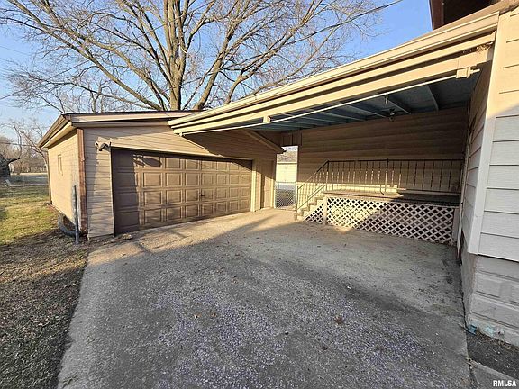 3rd image of 2125 Woodlawn Ave