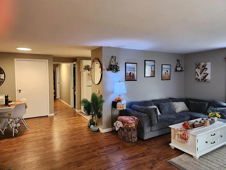 211 Tompkins St — Photo 6