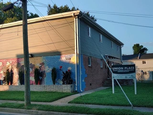 1st image of 1835 Thomas St APT A