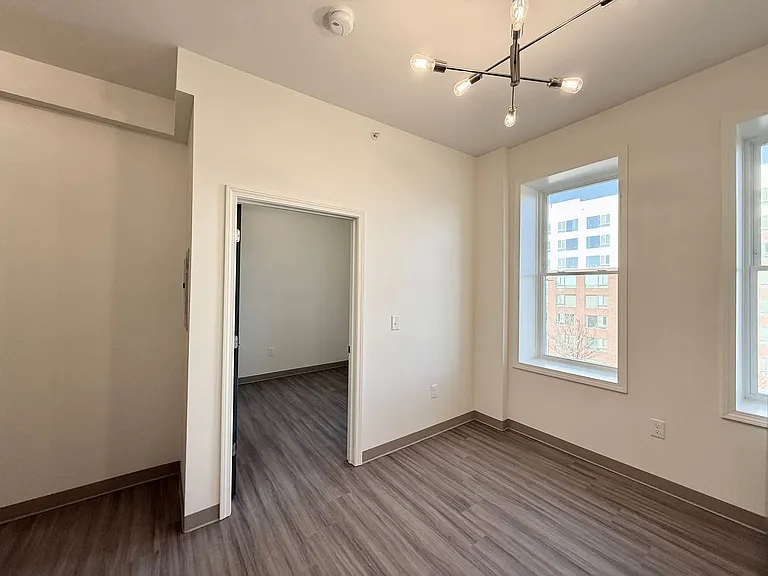 1138 Elm St — Photo 4