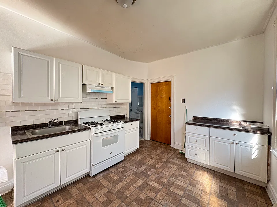 166 Garfield Ave #2R