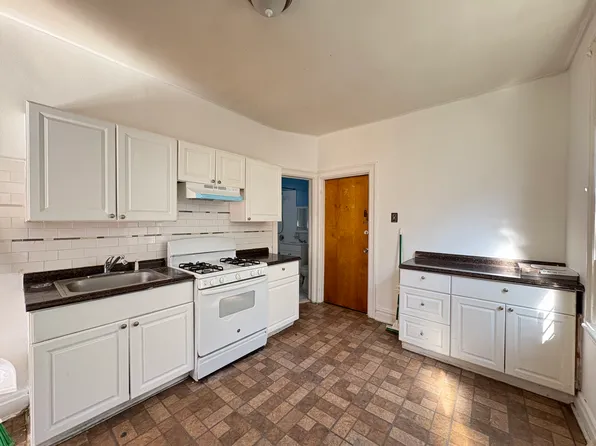 166 Garfield Avenue image 1 of 6