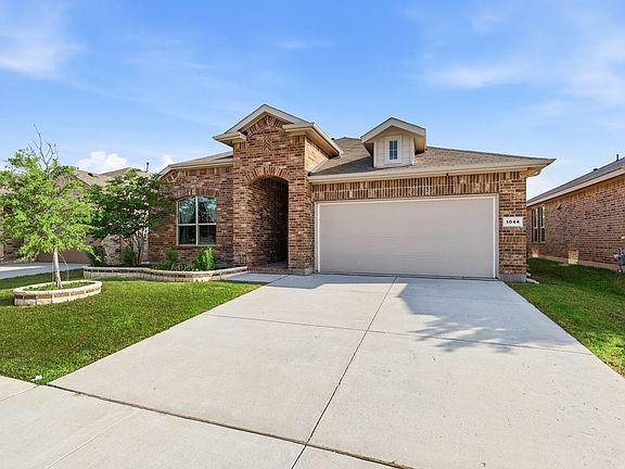 2nd image of 1044 Blackhorse Trl