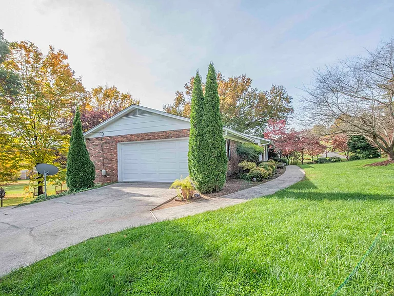 3924 Arline Dr — Photo 3