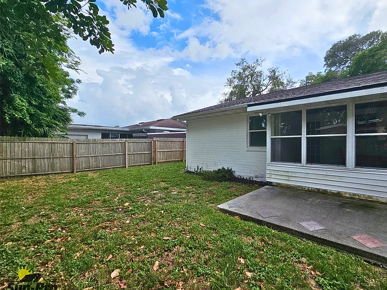 475 Riverside Dr — Photo 37