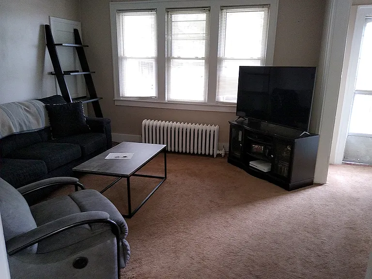 185 W Cambourne St #1 — Photo 4