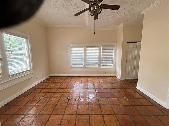 5th image of 253 W Oleander Ave #8