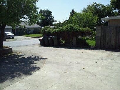 2nd image of 6504 Graylock Ln