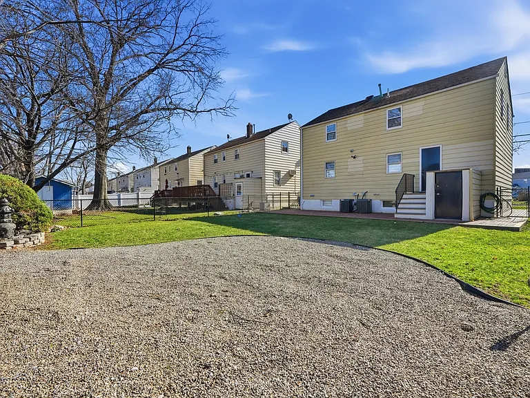 73 Macarthur Ave #2 — Photo 10