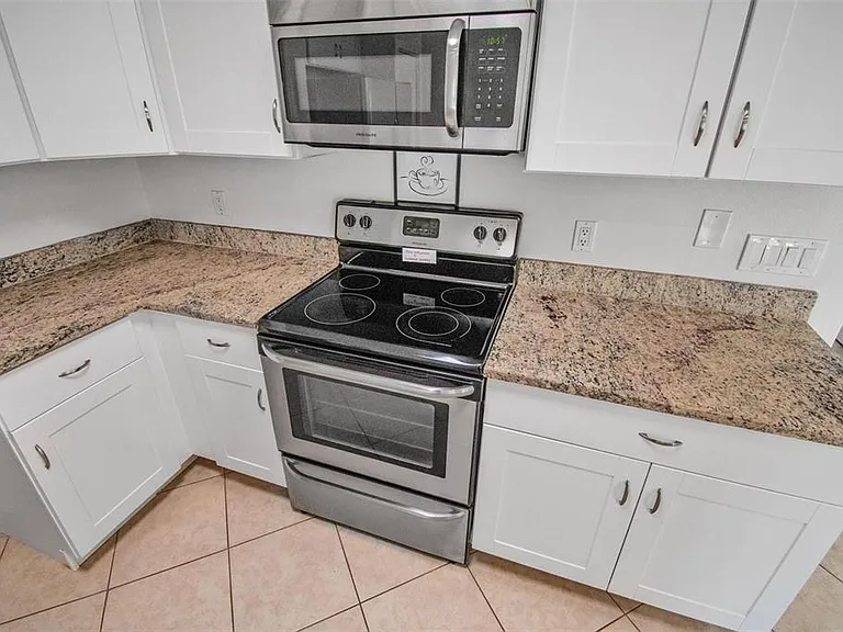 231 Wellington Dr — Photo 32
