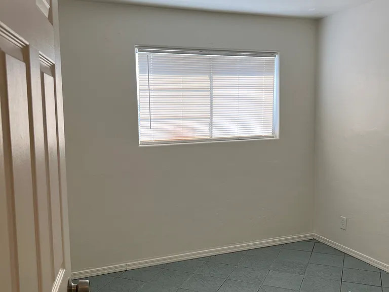 2217 N 29th Pl — Photo 11