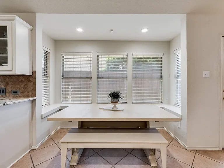 808 Amber Ct — Photo 5