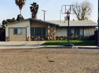 830 S 11th St, Kerman, CA 93630