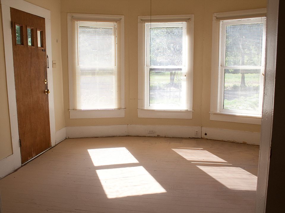 2nd image of 506 S Royal St