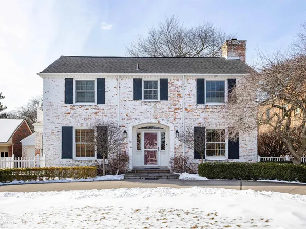 911 Whittier Rd, Grosse Pointe Park, MI 48230