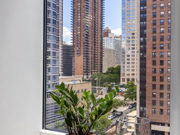 555 West 59th Street 11F image 3 of 11