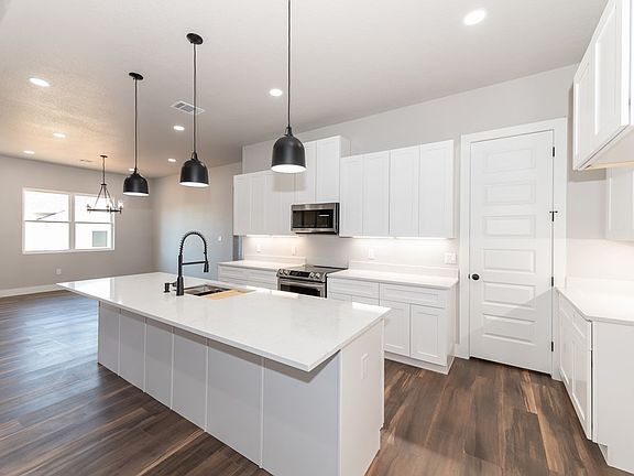 4th image of 121 Madrona Ln