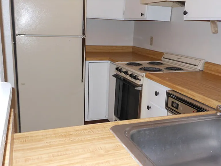 1250 Salem Pl — Photo 5
