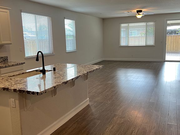 4th image of 425 Sawyer Dr
