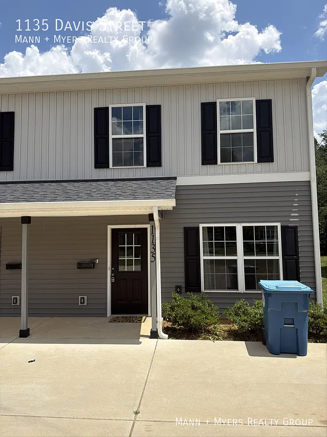 3 bed, 2.5 bath, 1265 sqft, $1,500 — Photo 1