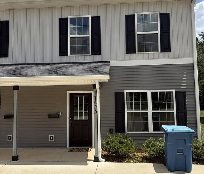 1135 Davis St — Photo 1