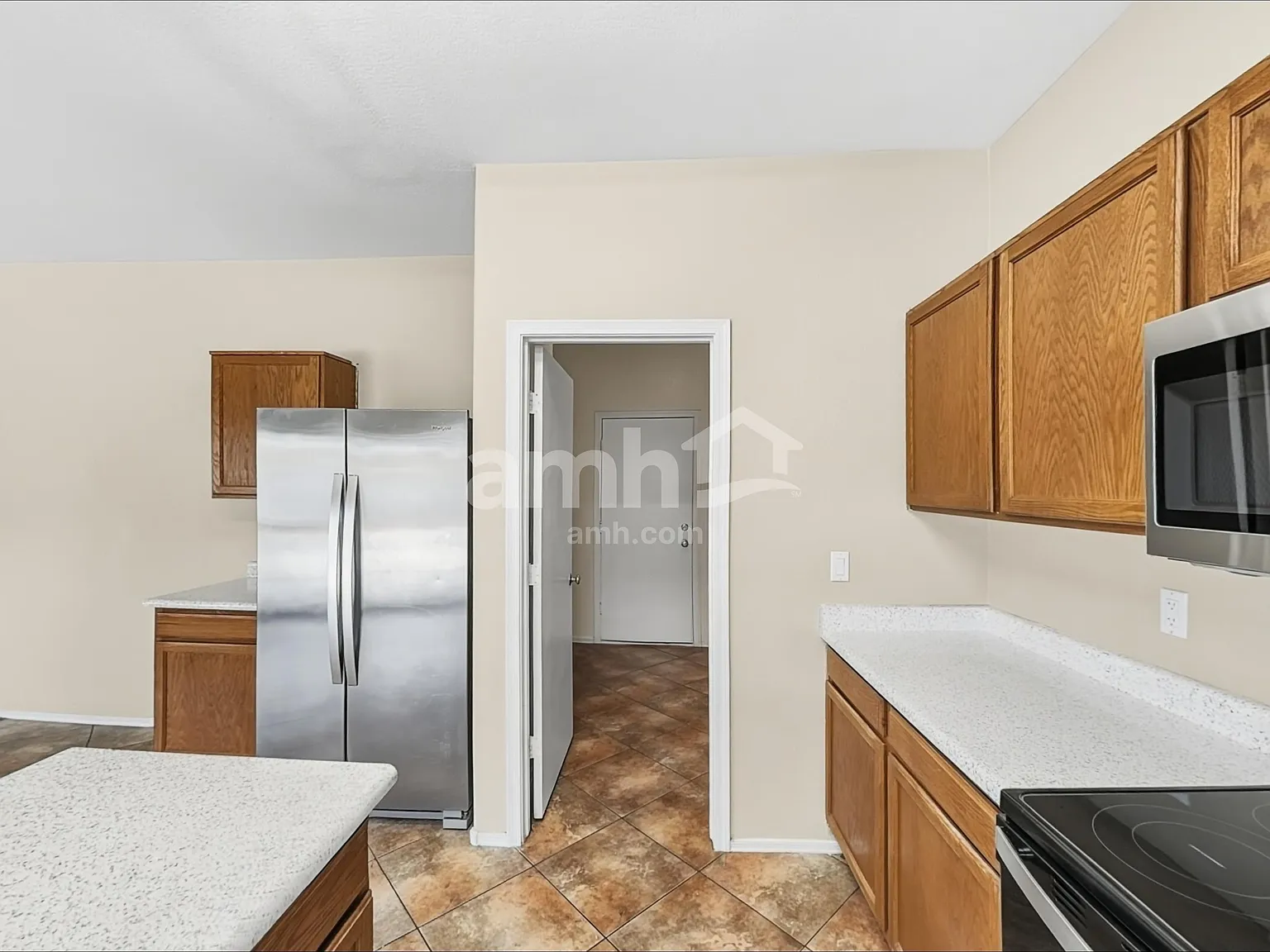 4 bed, 2.5 bath, 2220 sqft, $2,085 — Photo 4