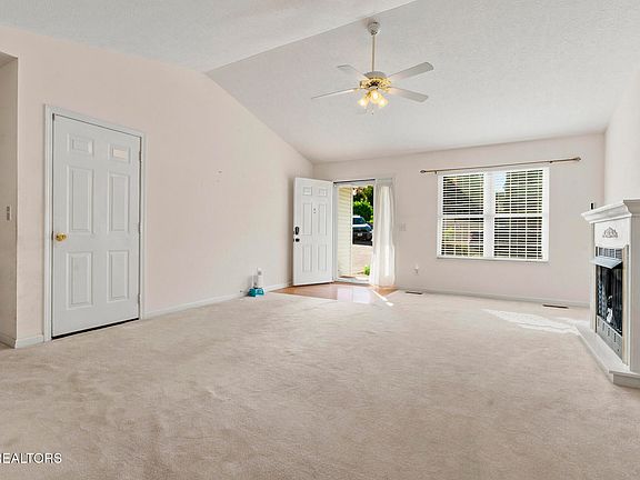 5th image of 2903 Large Oak Ln