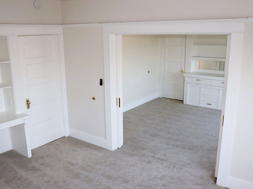 1st image of 986 E Main St #105
